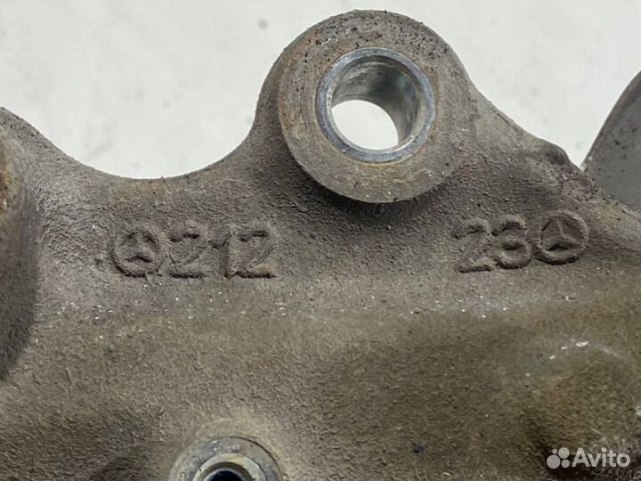 Кулак поворотный передний левый Mercedes E W212