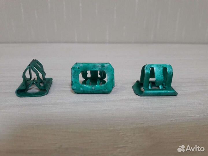 Клипса обшивки крышки багажника Ниссан