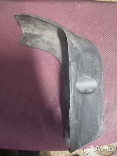 Брызговик задний правый Mitsubishi Outlander 3