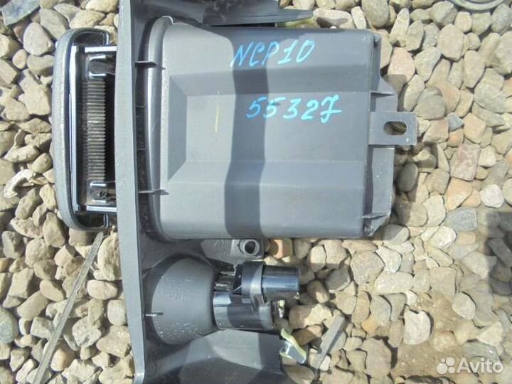 Рамка магнитофона Toyota Vitz SCP10 1SZ-FE 2003/11