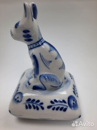 Фарфоровая статуэтка 