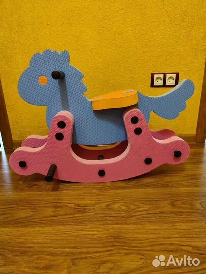 Детская игрушка качалка