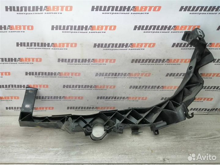 Кронштейн фары правый бмв Е90