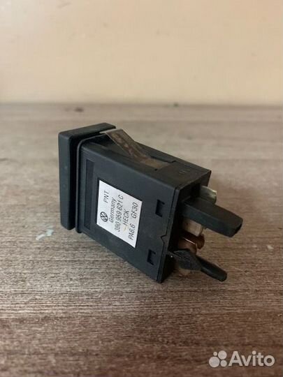 Кнопка обогрева заднего стекла Passat B5