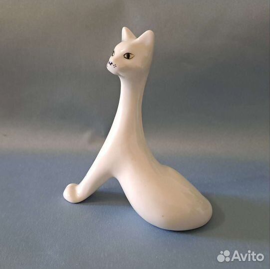 Статуэтка фарфор Белая Кошка лзфи СССР