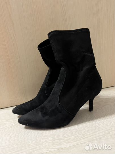 Ботильоны Stuart Weitzman 39р