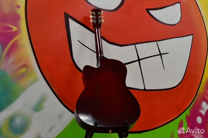 Гитара акустическая натуральная на Дзержинского