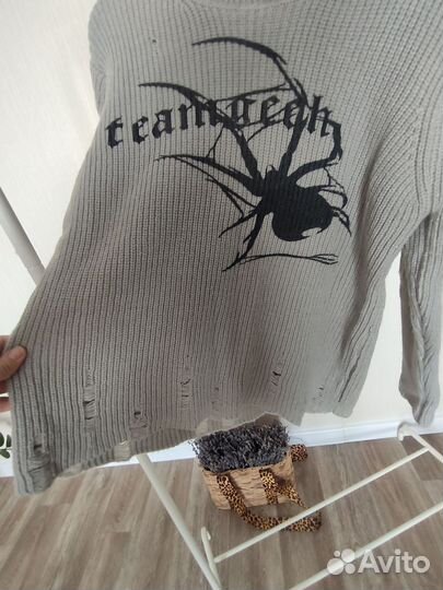 Свитер женский