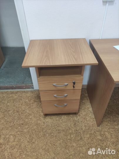 Продам офисную тумбочку, стол, стул