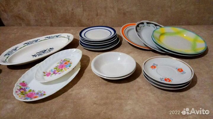 Посуда чашки, тарелки, сахарницы, молочники
