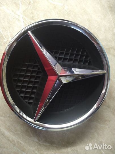 Эмблема на решетку Mercedes