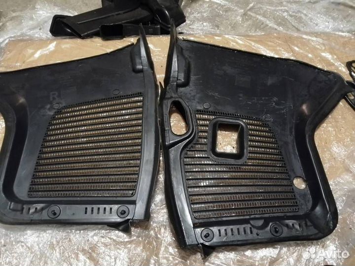 Накладка моторного отсека правая Mercedes-Benz GL