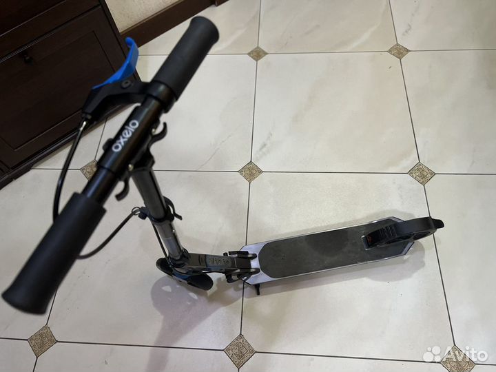 Oxelo Mid 9 с ручным тормозом. Складывающийся