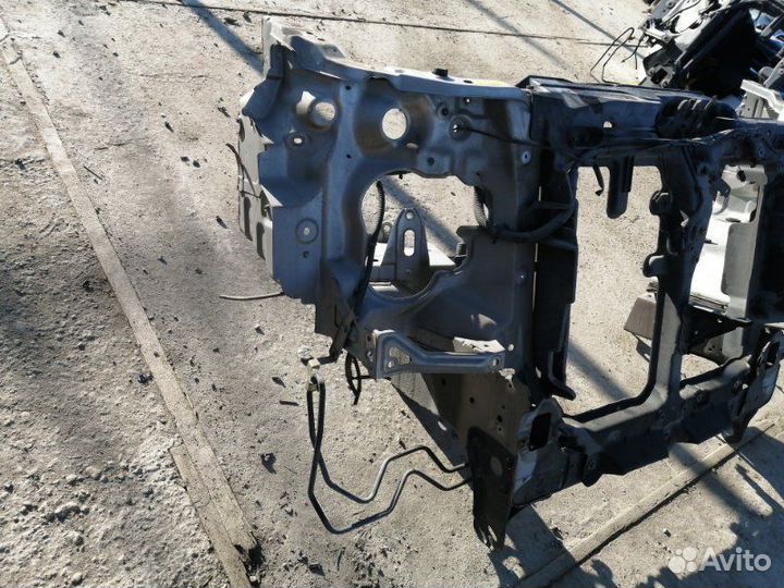 Рамка радиатора Nissan Elgrand E51 VQ35