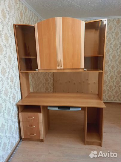 Компьютерный стол стенка