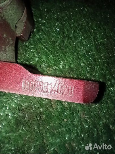 Петля двери передняя правая Volkswagen Polo 2005