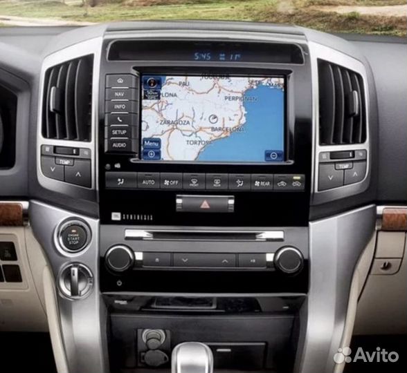 Монитор JBL на Toyota Land Cruiser