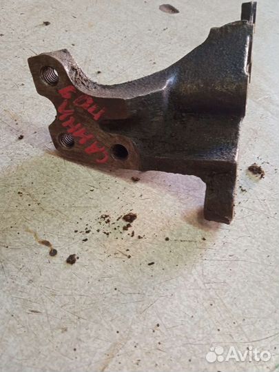 Кронштейн подушки двигателя Nissan Sunny Ниссан