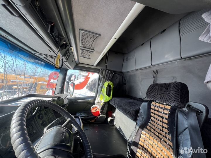 Scania 124L с полуприцепом, 2011