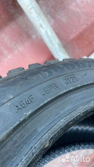 Goodyear Ultragrip Ice Arctic 225/45 R18 95T