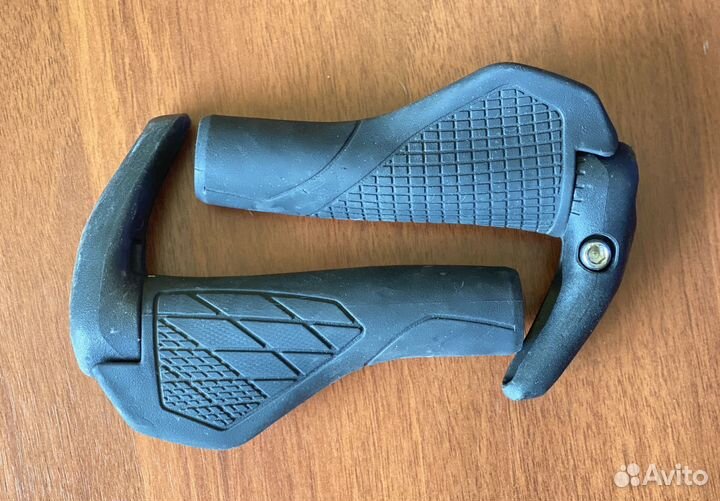 Отражатели, фонари и грипсы для велосипеда