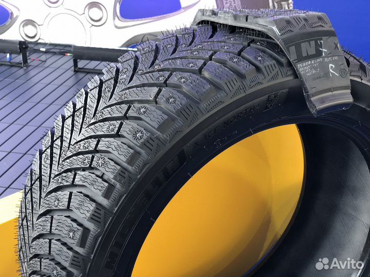 Michelin X-Ice North 4 215/65 R17 114