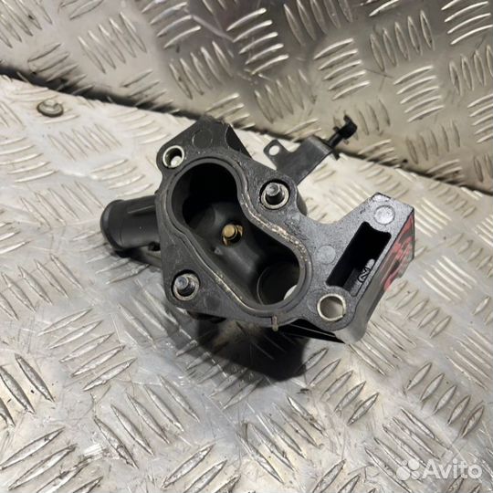 Фланец системы охлаждения Ford Focus 2 1.6 2011