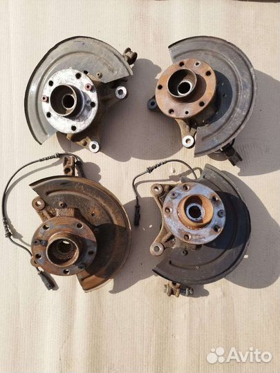 Передний правый поворотный кулак Renault Duster 2