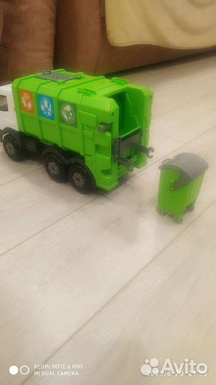 Игрушка мусоровоз
