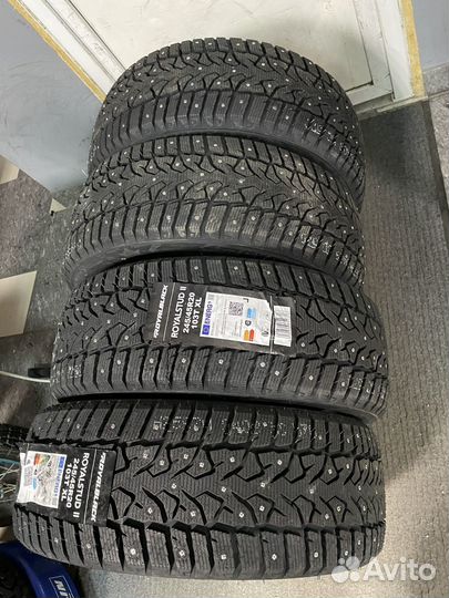 Royal Black Royal Stud II 245/45 R20