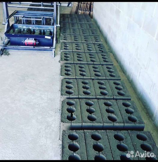 Станок для производства бетонных блоков, с завода