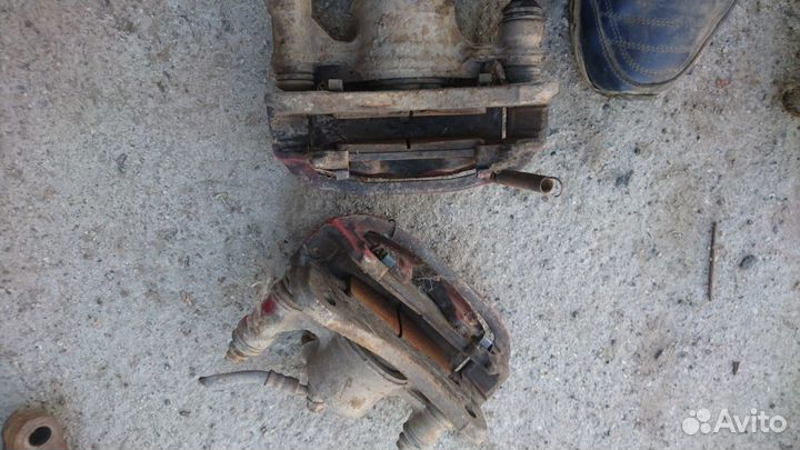 Суппорт передний corolla ceres sprinter 1993 Ae100