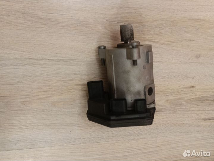 Сервопривод (моторчик) рулевой рейки на jaguar