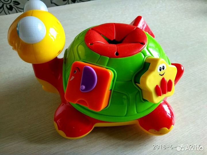 Каталка черепашка-сортер с подарком