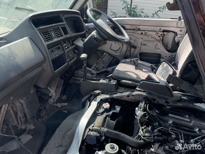 Nissan Vanette R2 2.2 дизель на запчасти