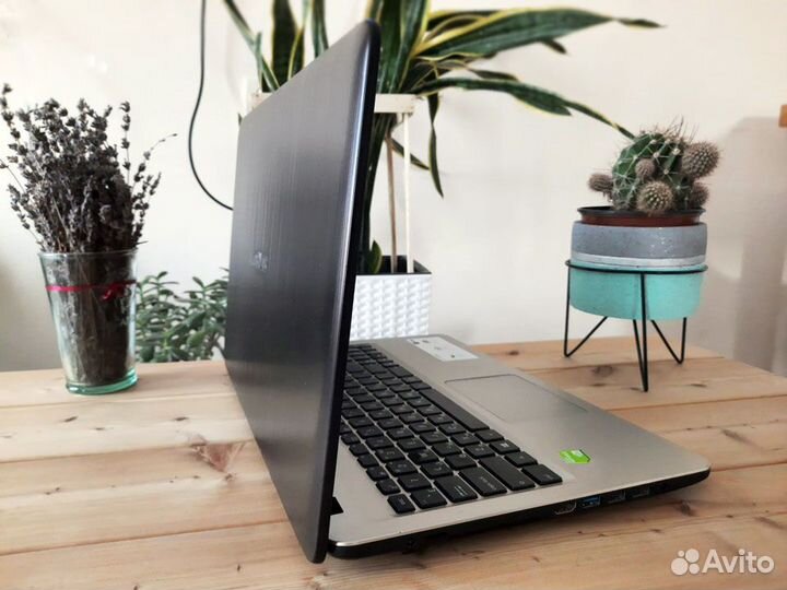 Шикарный ноутбук Full HD с 2мя видеокартами/MX110