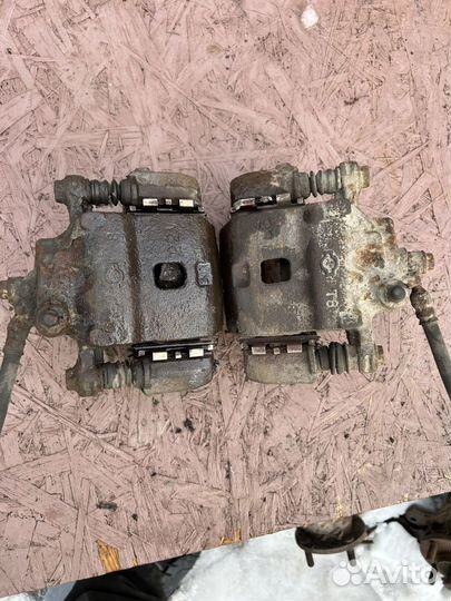 Передние Суппорта Nissan Almera N15 пара