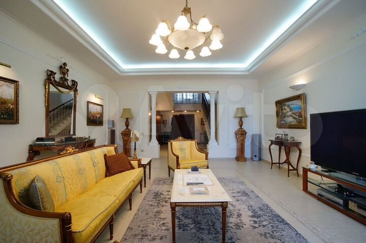 Коттедж 450 м² на участке 11 сот.