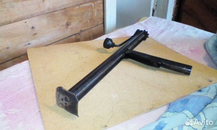 Домкрат механический