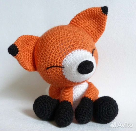 Вязаный лисенок