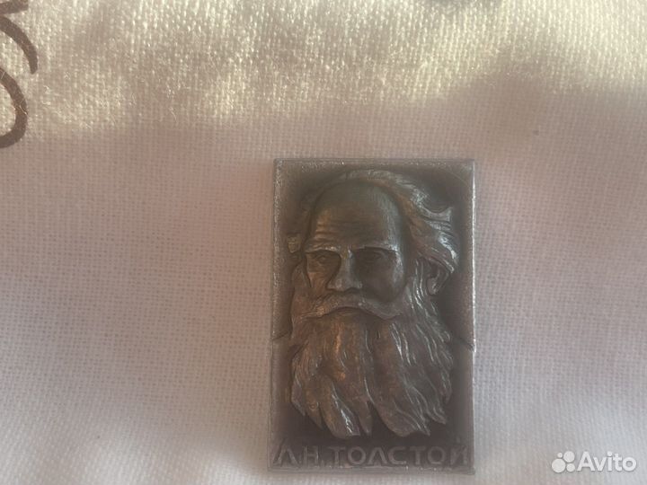 Редкий значок с портретом Льва Толстого (СССР)