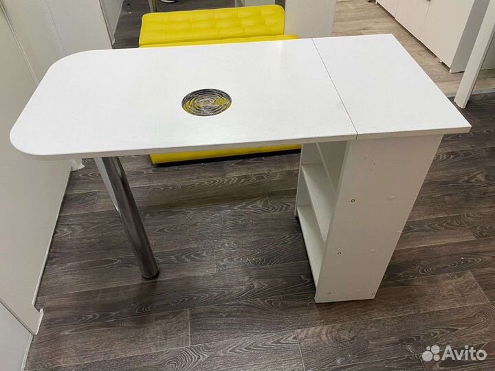 Маникюрный стол с вытяжкой бу