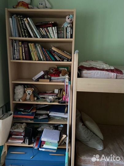 Двухъярусная кровать со столом и стеллажом
