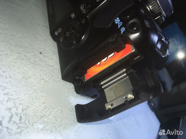 Зеркальный фотоаппарат Canon EOS Redel XTI (400D)