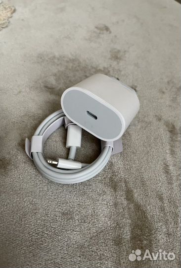 Зарядное устройство на iPhone, быстро заряжает