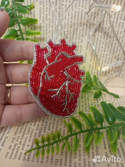 Брошь из бисера