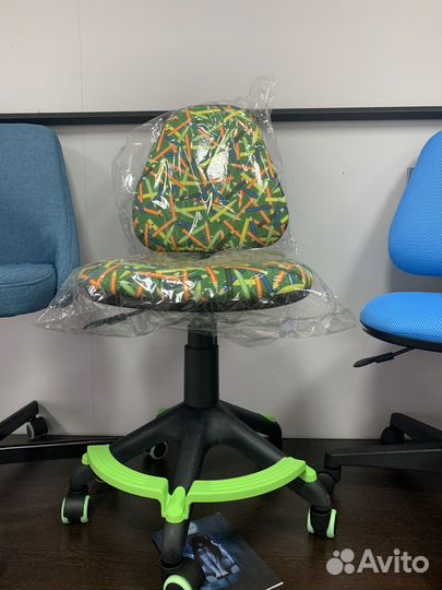 Компьютерное детское кресло KD-4-F зелен карандаши