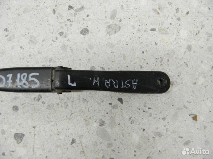 Поводок стеклоочистителя передний левый Opel Astra