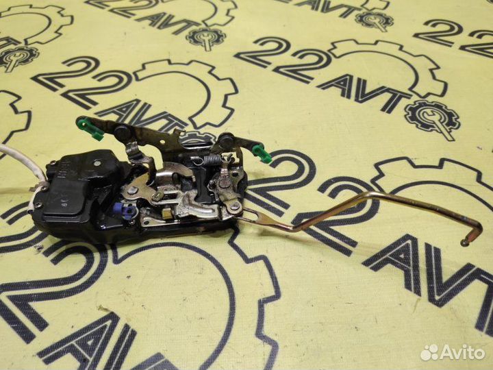 Замок двери передний левый Toyota Corona ST191