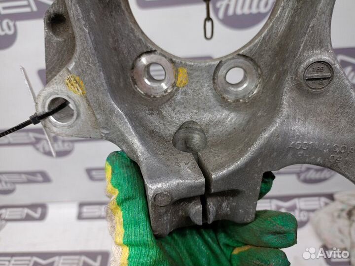 Кулак передний правый Nissan Teana J32 2008-2014